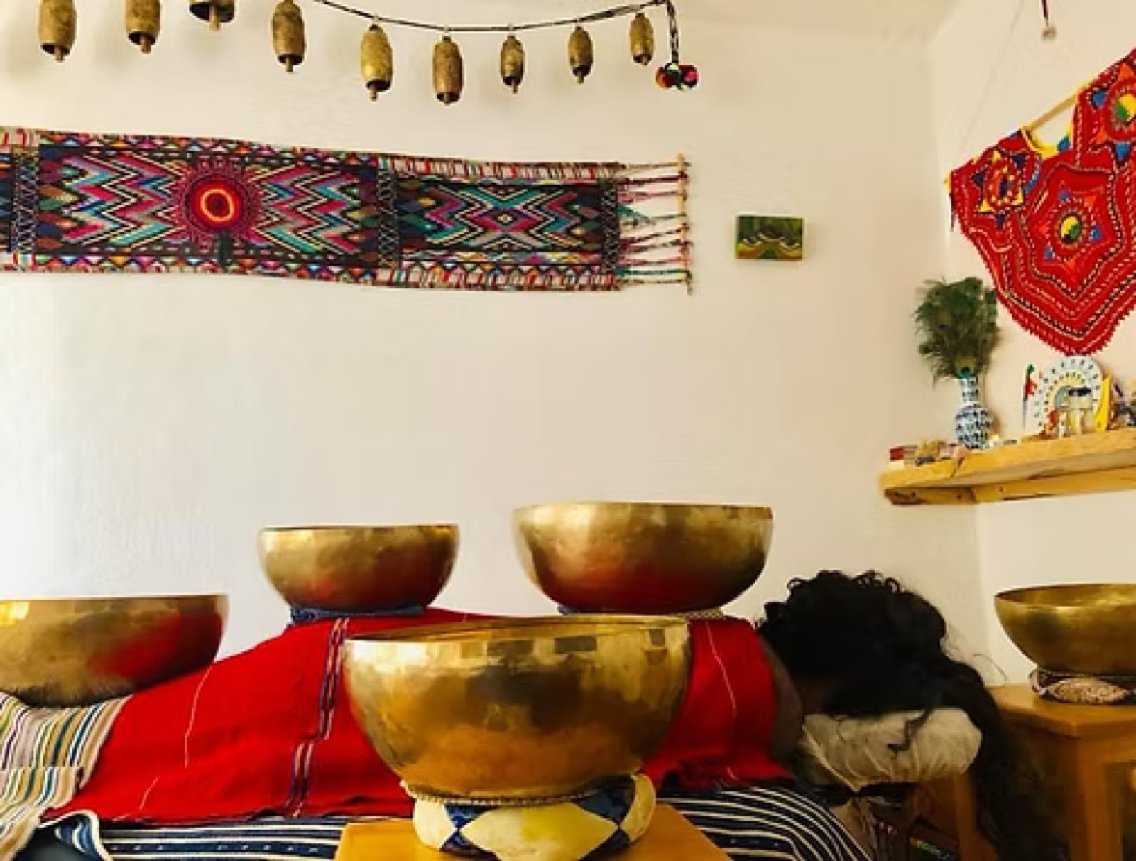 Sonoterapia con cuencos · Carolina Santizo — Geowiza Connect+