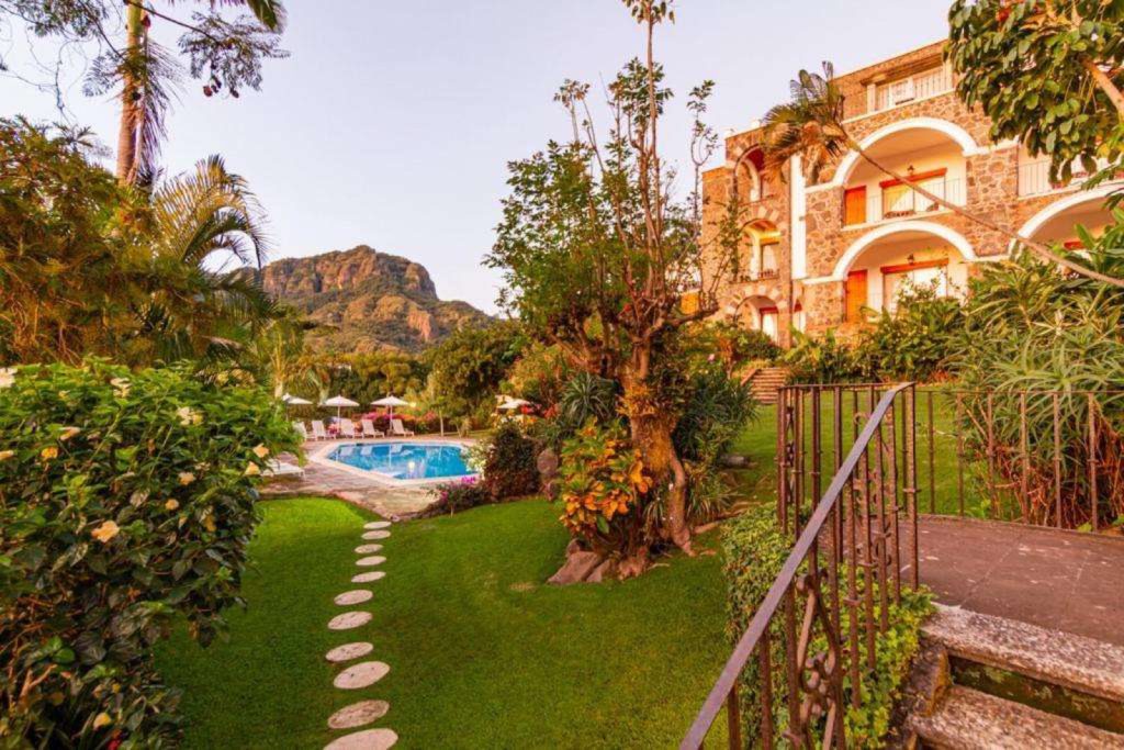 Jardín y alberca de una casona en Cuernavaca para programas corporativos